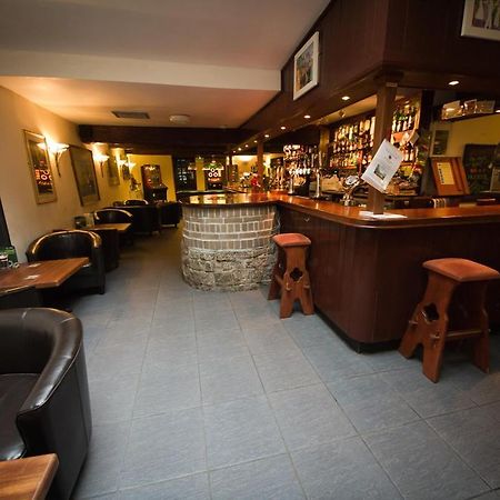 The Angel Hotel Хелстон Экстерьер фото